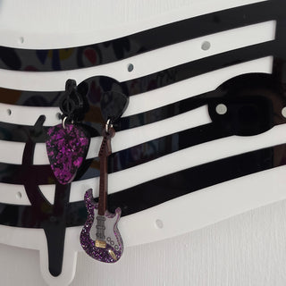 Musical staff earring holder